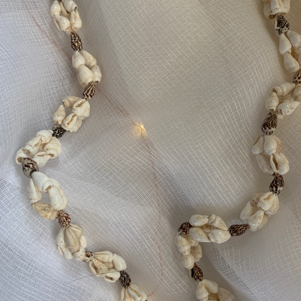 Shell necklace - Picture 2 of 2